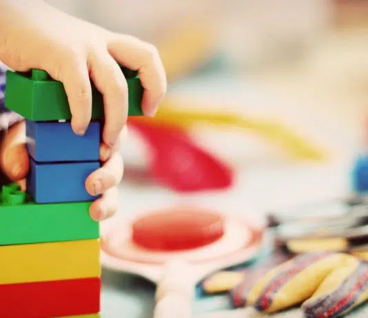 Quels sont les types de jeux adaptés aux enfants de 1 à 5 ans? 