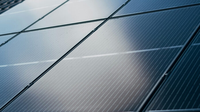 Calculer le rendement de vos panneaux solaires : pourquoi c'est crucial et comment le faire ?